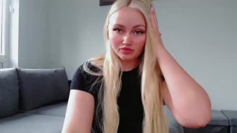 Snapshot of melani_a chatting on June 17, 2026, 11:01 am Melania online show from June 17, 2026, 11:01 am