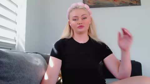 Snapshot of melani_a chatting on June 27, 2026, 12:55 pm Melania online show from June 27, 2026, 12:55 pm