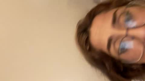 Snapshot of melani_babi chatting on November 20, 2025, 5:40 am melani_babi online show from November 20, 2025, 5:40 am