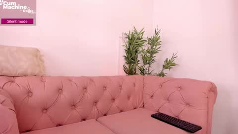 Snapshot of melanie_milleer chatting on October 18, 2025, 2:14 am Melanie Miller online show from October 18, 2025, 2:14 am