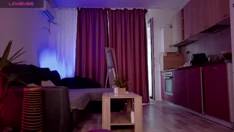 melanie_way online show from June 18, 2026, 2:32 pm