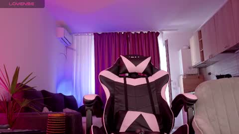 melanie_way online show from July 15, 2026, 2:33 pm