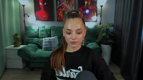 MelanieAlves online show from May 3, 2026, 2:45 pm