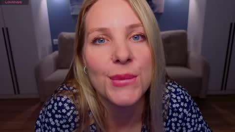 Snapshot of melaniebennett chatting on May 21, 2026, 6:53 am Melanie Bennett online show from May 21, 2026, 6:53 am