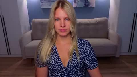 Snapshot of melaniebennett chatting on July 14, 2026, 10:32 am Melanie Bennett online show from July 14, 2026, 10:32 am