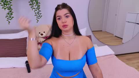 Melanie online show from September 12, 2025, 3:34 pm