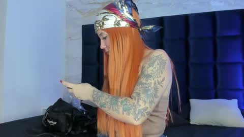 Melanie Roux online show from September 18, 2025, 7:49 pm