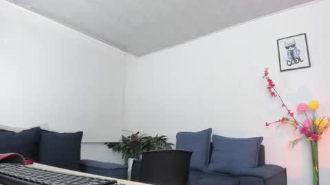 melaniie_roussel online show from October 22, 2025, 12:44 am