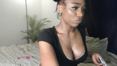 Snapshot of melaninmelanix chatting on March 2, 2025, 9:21 am melaninmelanix online show from March 2, 2025, 9:21 am