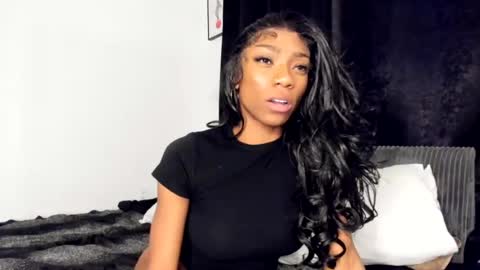 melaninmelanix online show from July 14, 2026, 5:56 am