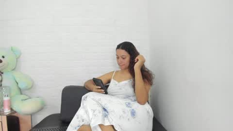 Snapshot of melannie_roses chatting on July 9, 2026, 7:18 pm melannie roses online show from July 9, 2026, 7:18 pm