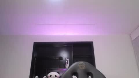 Snapshot of melanny_petite chatting on August 1, 2026, 12:37 pm melanny_petite online show from August 1, 2026, 12:37 pm