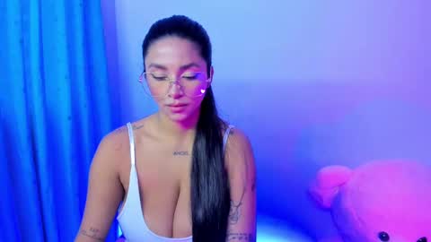 Snapshot of melanny_skies chatting on October 7, 2025, 7:00 pm Melanny online show from October 7, 2025, 7:00 pm