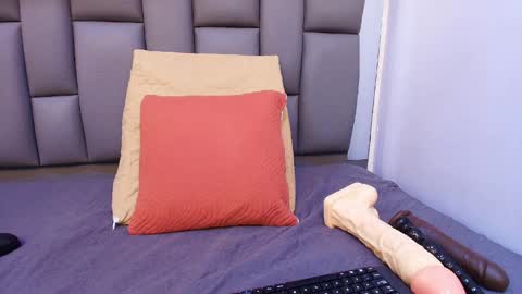 Snapshot of melany_roberts_ chatting on June 5, 2026, 3:13 am Melany online show from June 5, 2026, 3:13 am