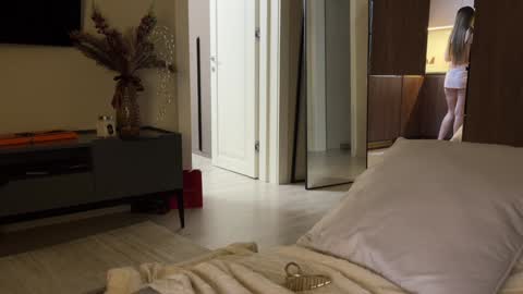 Snapshot of melanybunny chatting on December 28, 2024, 1:17 pm Adel online show from December 28, 2024, 1:17 pm