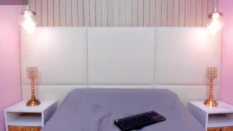 Melany online show from December 4, 2025, 7:11 pm