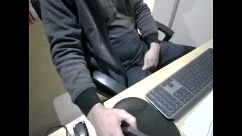 melbguy_075 online show from May 15, 2026, 10:00 am