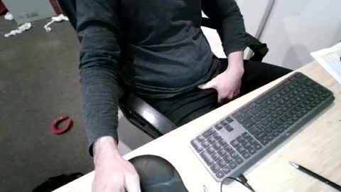 melbguy_075 online show from June 17, 2026, 6:16 am