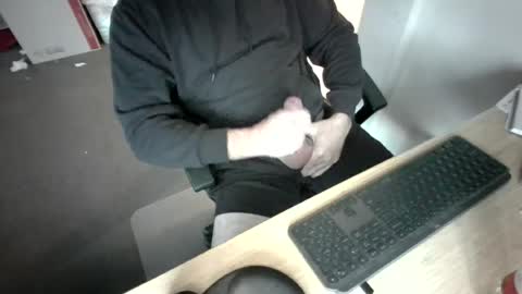 melbguy_075 online show from June 18, 2026, 11:20 pm