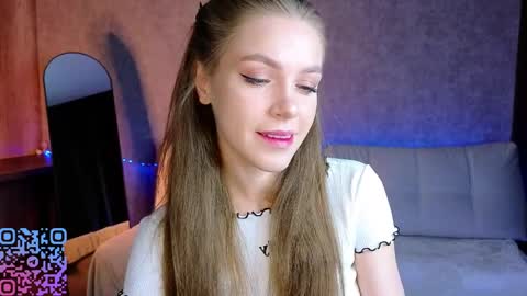 Snapshot of melee_eva chatting on April 3, 2026, 8:34 am Melee Eva - Thumbs Up please online show from April 3, 2026, 8:34 am