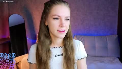 Snapshot of melee_eva chatting on April 7, 2026, 7:42 am Melee Eva - Thumbs Up please online show from April 7, 2026, 7:42 am