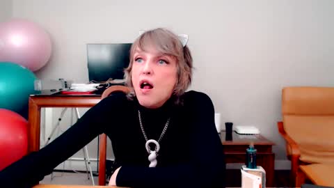 Snow Hobot online show from November 3, 2025, 10:05 am