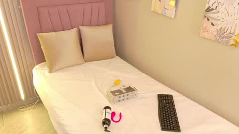 meli_peach online show from April 23, 2026, 7:27 pm