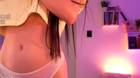 Snapshot of meliflua_a chatting on July 13, 2026, 6:33 pm Meli online show from July 13, 2026, 6:33 pm