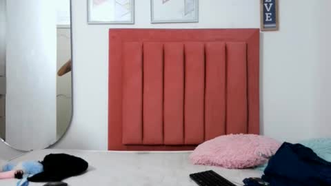 meliisa_lan online show from May 2, 2026, 11:21 pm