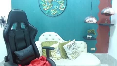 Snapshot of melika_sweet chatting on February 9, 2025, 8:45 pm eli online show from February 9, 2025, 8:45 pm