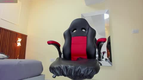 Snapshot of melinamartins chatting on November 10, 2025, 8:41 pm M E L I N A online show from November 10, 2025, 8:41 pm