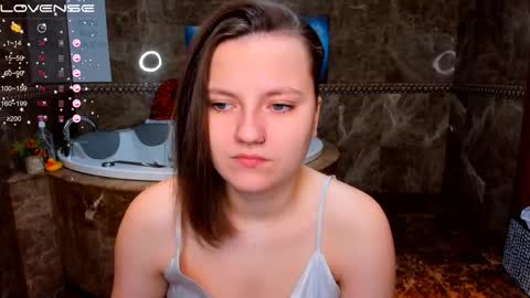 Melinda online show from December 14, 2025, 1:11 am