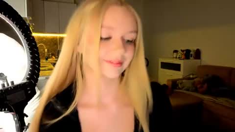 Snapshot of meliss_ss chatting on July 3, 2026, 10:16 pm Mel or Lissa 3 Welcome here online show from July 3, 2026, 10:16 pm