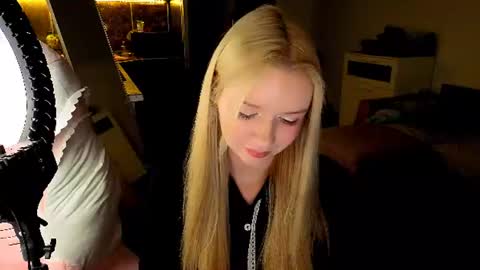 Snapshot of meliss_ss chatting on July 28, 2026, 8:52 pm Mel or Lissa 3 Welcome here online show from July 28, 2026, 8:52 pm