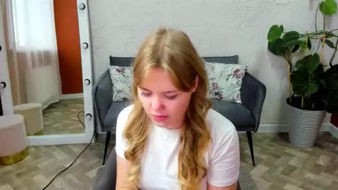 Sophia online show from September 26, 2025, 4:27 am