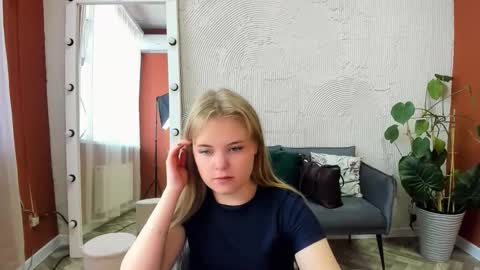 Sophia online show from October 8, 2025, 9:07 am