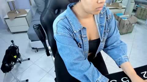 melissa_23_ online show from April 21, 2026, 11:38 am