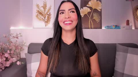 Snapshot of melissa__saenz_ chatting on April 25, 2026, 4:15 am M E L I S S A online show from April 25, 2026, 4:15 am