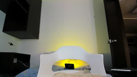 Snapshot of melissa_fem_ chatting on November 25, 2025, 12:16 pm M E L I S S A online show from November 25, 2025, 12:16 pm