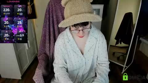 Snapshot of melissa_wells chatting on September 9, 2025, 9:25 pm Melissa online show from September 9, 2025, 9:25 pm