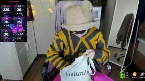 Snapshot of melissa_wells chatting on October 4, 2025, 9:57 pm Melissa online show from October 4, 2025, 9:57 pm