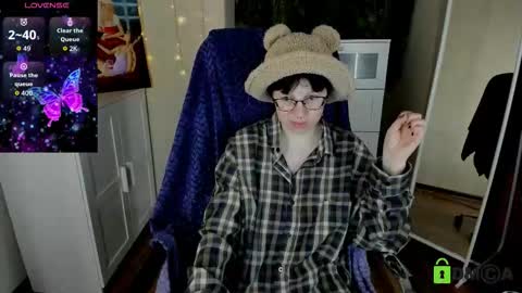 Snapshot of melissa_wells chatting on October 16, 2025, 10:11 pm Melissa online show from October 16, 2025, 10:11 pm