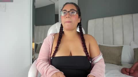 M E L I S S A  online show from February 20, 2025, 12:04 pm