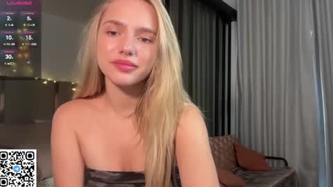 Snapshot of mellisssa_xo chatting on July 13, 2026, 8:50 am lily Alice online show from July 13, 2026, 8:50 am