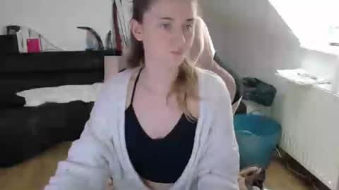 Snapshot of melly4you chatting on June 15, 2026, 1:57 pm melly4you online show from June 15, 2026, 1:57 pm