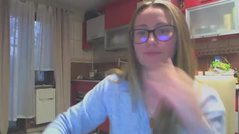 Snapshot of melly_rosey chatting on January 16, 2025, 3:02 pm Melly online show from January 16, 2025, 3:02 pm