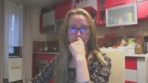 Snapshot of melly_rosey chatting on February 3, 2025, 6:56 am Melly online show from February 3, 2025, 6:56 am