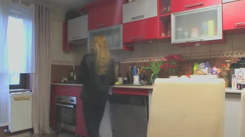 Snapshot of melly_rosey chatting on February 5, 2025, 7:50 am Melly online show from February 5, 2025, 7:50 am