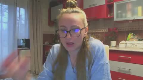 Snapshot of melly_rosey chatting on February 8, 2025, 2:27 pm Melly online show from February 8, 2025, 2:27 pm