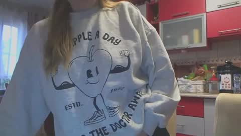 Snapshot of melly_rosey chatting on March 10, 2025, 10:37 am Melly online show from March 10, 2025, 10:37 am